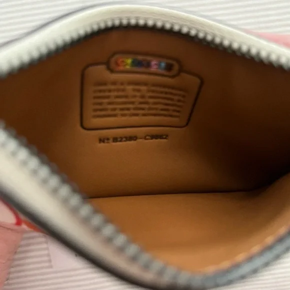 MENS PRIDE COACH ZIP CARD CASE - Picture 2 of 3